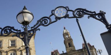 DEWSBURY TOWN HALL IN TOWN SQUARE, WEST YORKSHIRE, ENGLAND, UK.